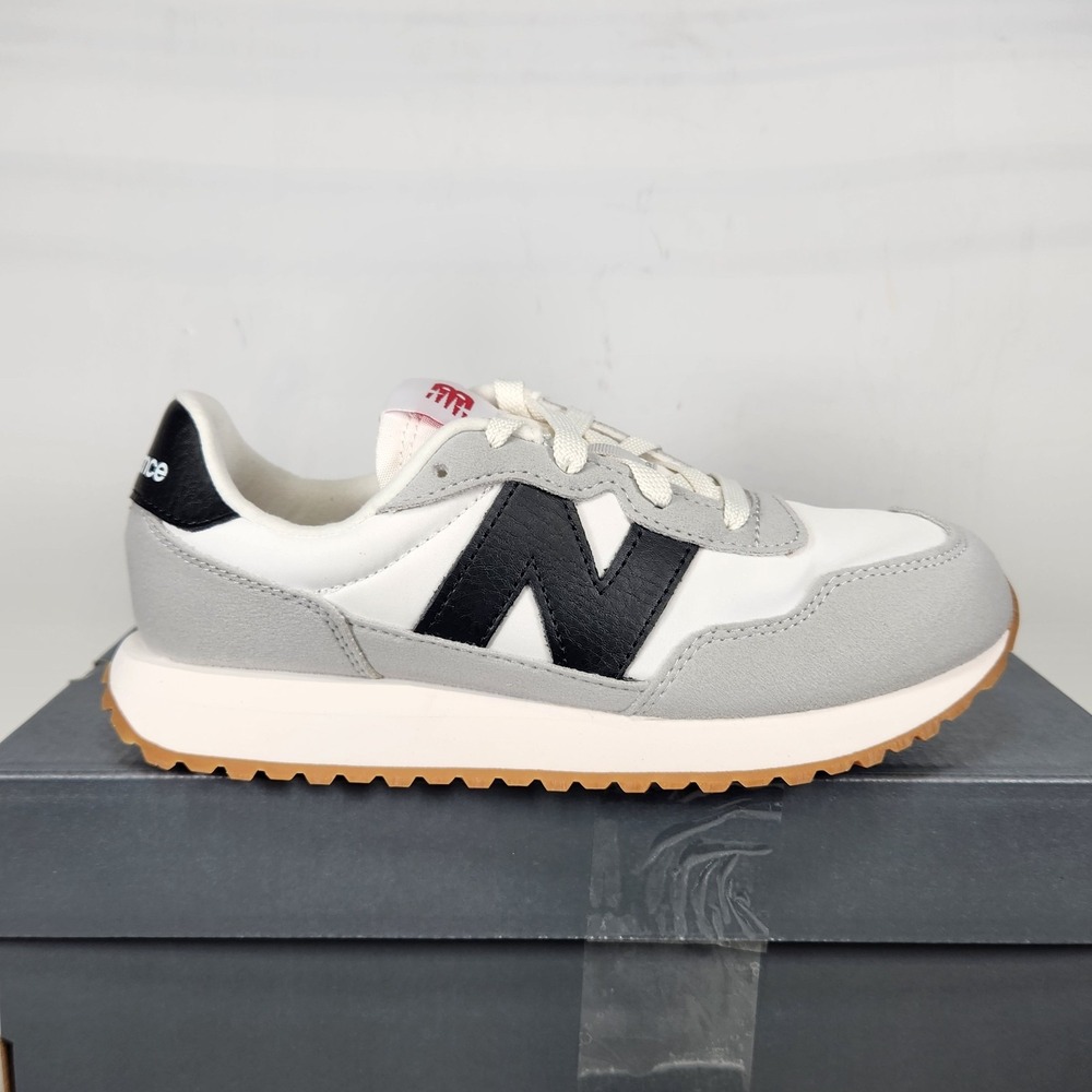 New Balance 237 Sneakers Kids Size 4.5 White Black Heritage Running Shoes